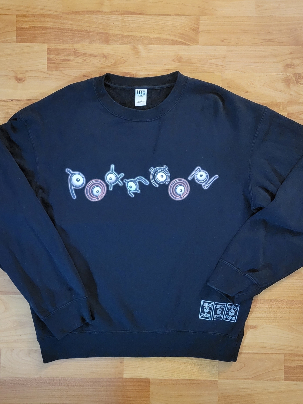 Uniqlo Pokemon Unown Black Sweater Crewneck Size Large Pullover Mint TCG